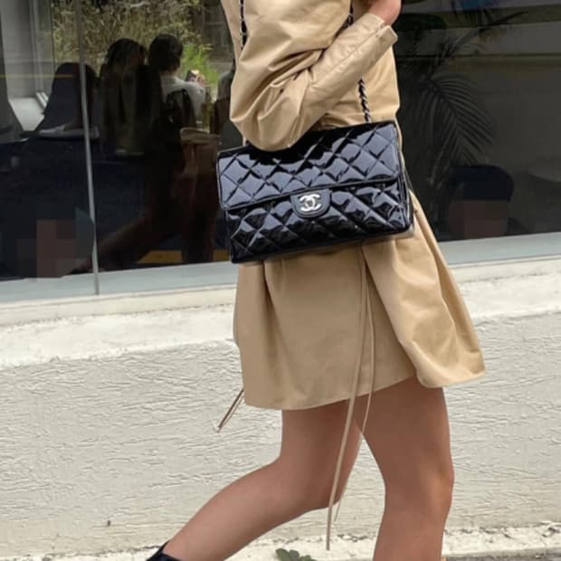 샤넬 6번대 페이던트 레더 클래식 미디엄 은장