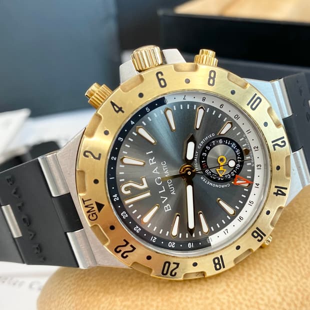 불가리 디아고노 18k 콤비 GMT40SG 선레이 다이얼 오토메틱