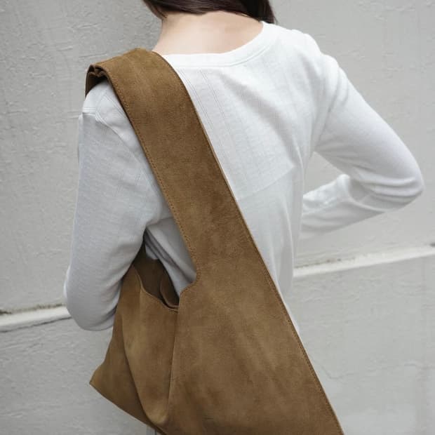 Zisoo flat large shoulder bag 스웨이드 숄더백