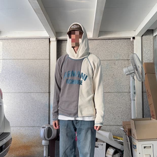 아르마니 익스체인지 스펠아웃 블럭 후디 니트