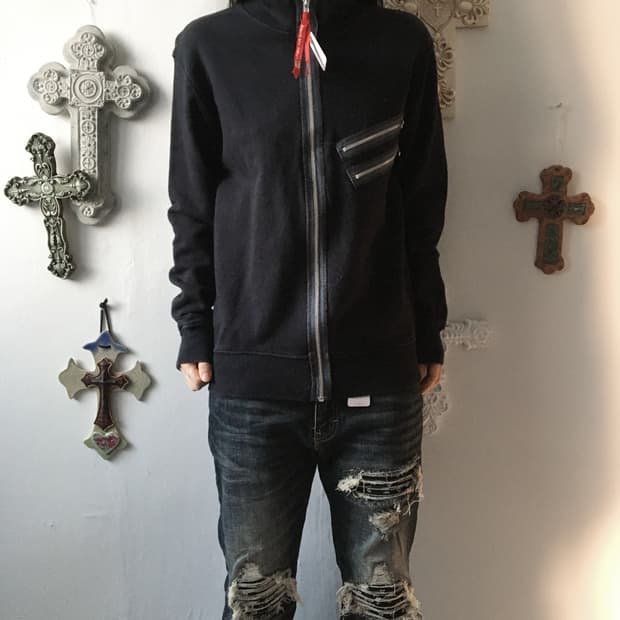 Back patch point high neck zip up