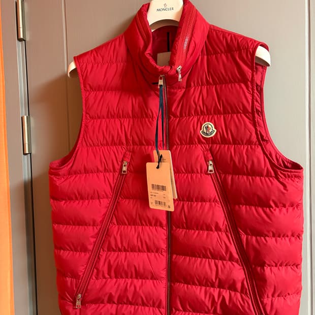 몽클레어 패딩조끼 ALBYT 5사이즈 판매합니다.