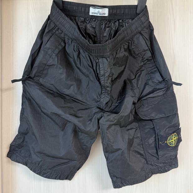 [30] 18-19ss 스톤아일랜드 나일론메탈 반바지 블랙