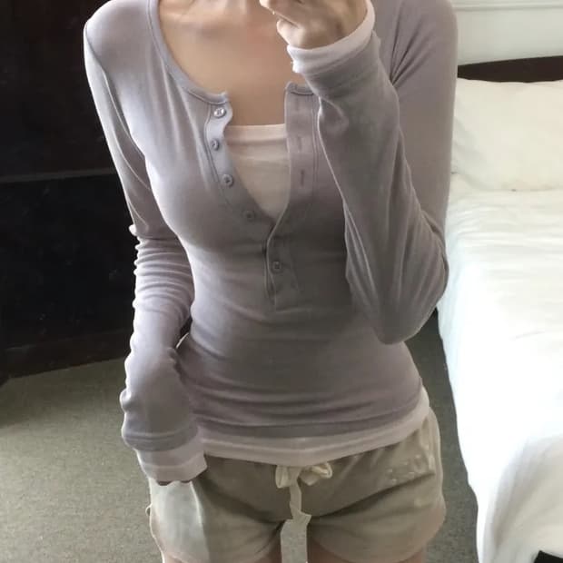 새거)딸기우유 버튼 레이어드 벨라 긴팔티셔츠 빈티지 미스치프 쓰리타임즈