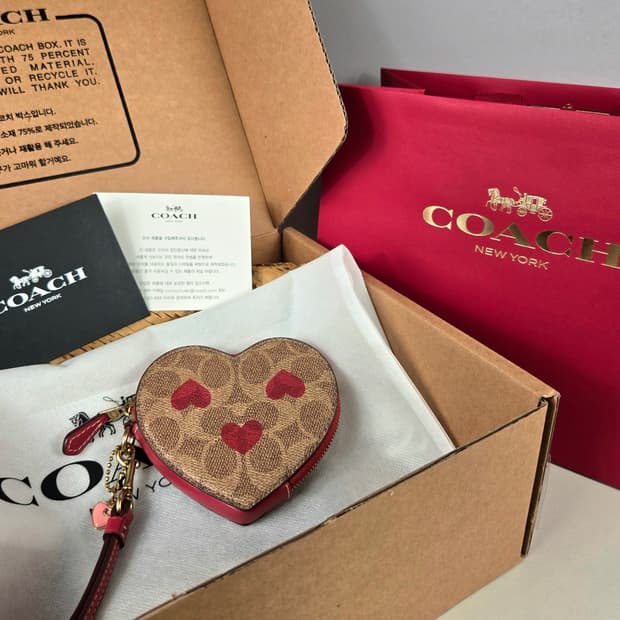 COACH 코치 시그니처 하트 지퍼 지갑