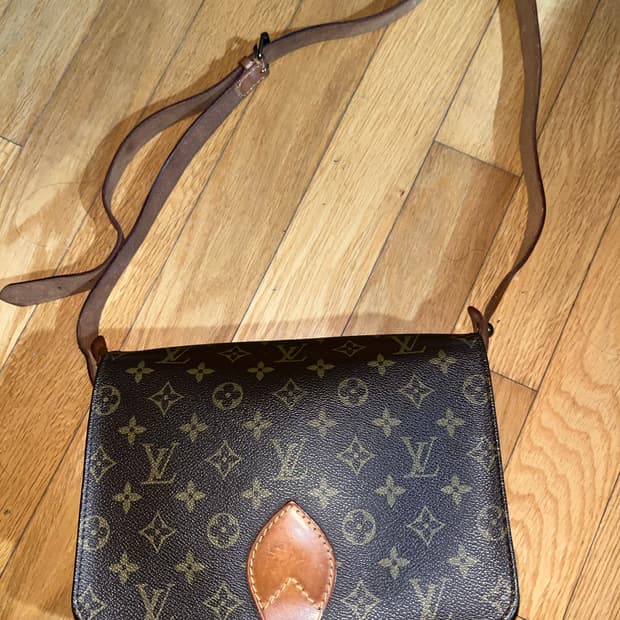 루이비통 카투시에르 크로스백