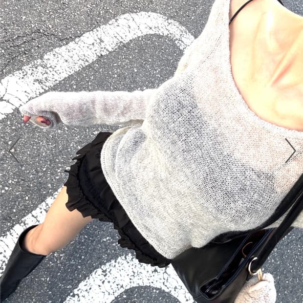 페일제이드 Hairy See-Through One Shoulder 니트