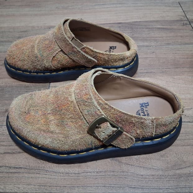 Dr. Martens 닥터마틴 아이샴 마블드 헤어리 스웨이드 샌들 225