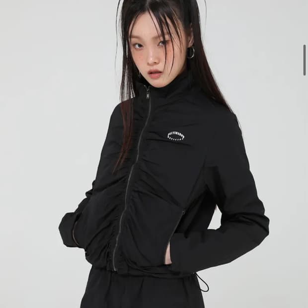 어글리쉐도우 셔링자켓 크롭 바람막이