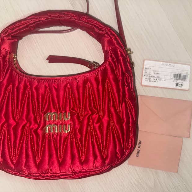 미우미우 마테라쎄 호보백 레드