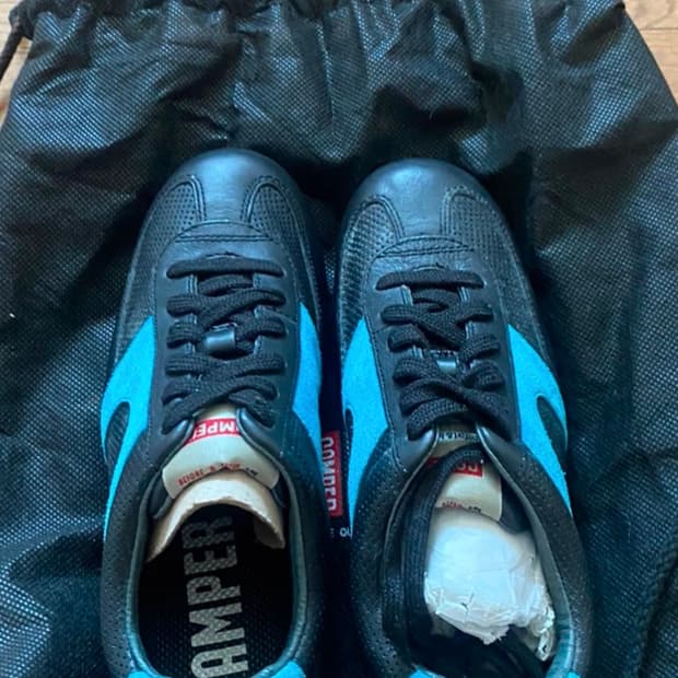 캠퍼 플랫 스니커즈 225