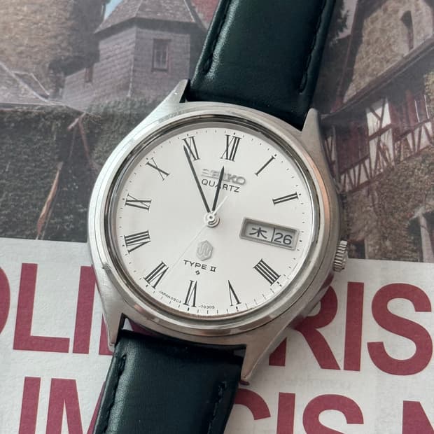 세이코 Seiko TYPE II 쿼츠 로만 인덱스 데이데이트