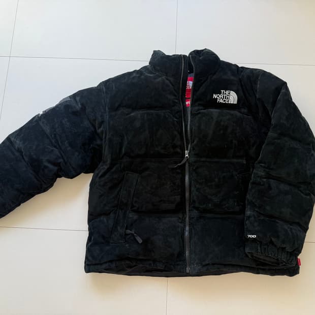 슈프림 x 노스페이스 스웨이드 눕시 자켓 블랙 - 23FW