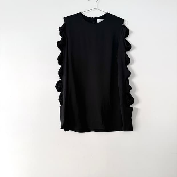 Side slit ribbon blouse / black
