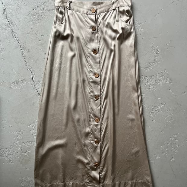 button silk long skirt