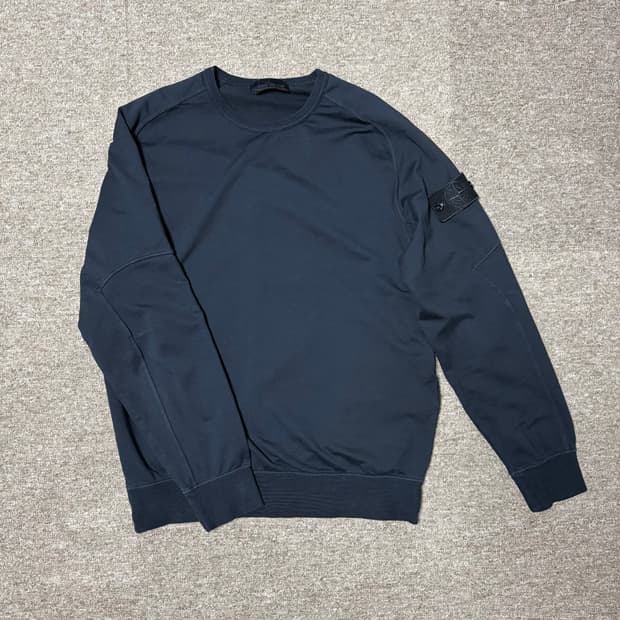 스톤아일랜드 고스트피스 맨투맨