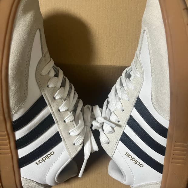 아디다스 그라다스 클라우드 화이트 코어 블랙