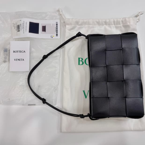 (거의새상품) 보테가베네타 카세트 파우치 숄더백