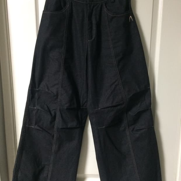 아캄 - 98 Printed Knee Pin-tuck Denim Pant