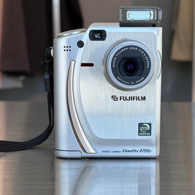 스미카케이블O)후지필름 파인픽스 4700z 실버 빈티지디카