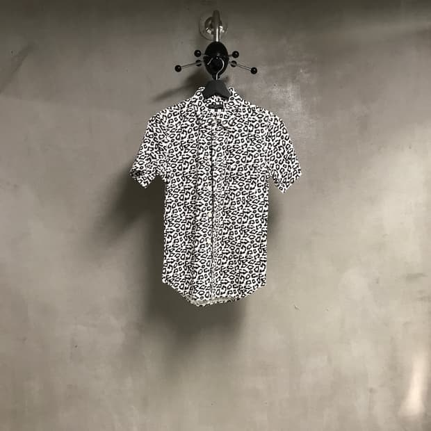 꼼데가르송 옴므 레오파드 반팔 셔츠 XS