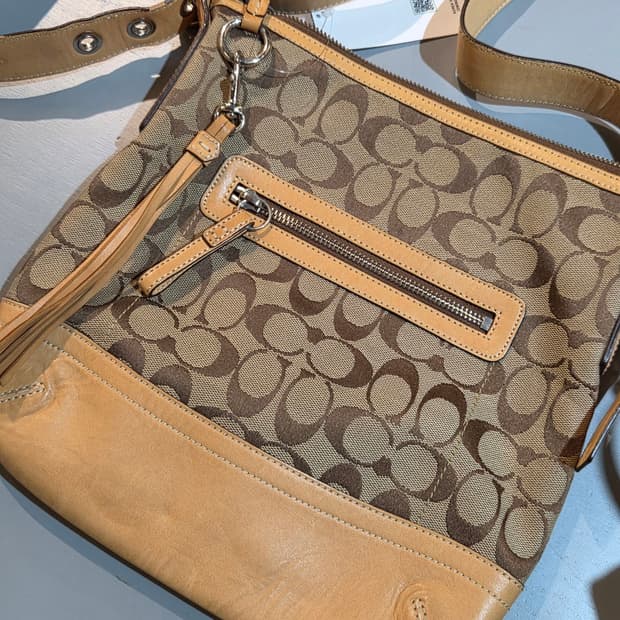 Coach 코치 y2k 베이지 숄더백