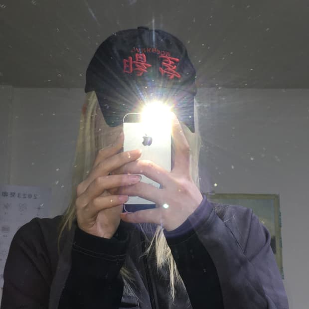 투티/0366 DARK R8M STUDIO X KREAM 자수 로고 모자