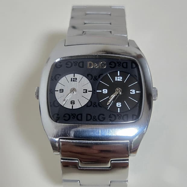 D&G 돌체앤가바나 듀얼 타임 메탈 손목시계