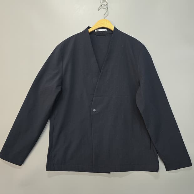 자라(ZARA) 노카라 엠보 자켓 L