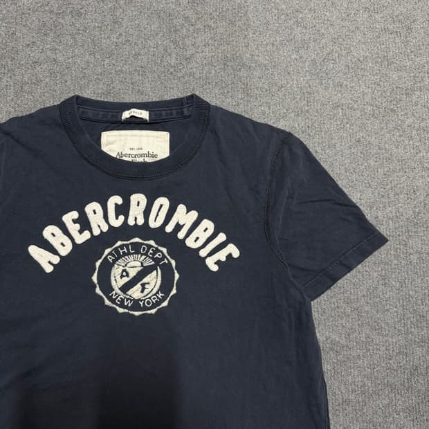 아베크롬비 네이비 반팔 티셔츠 M