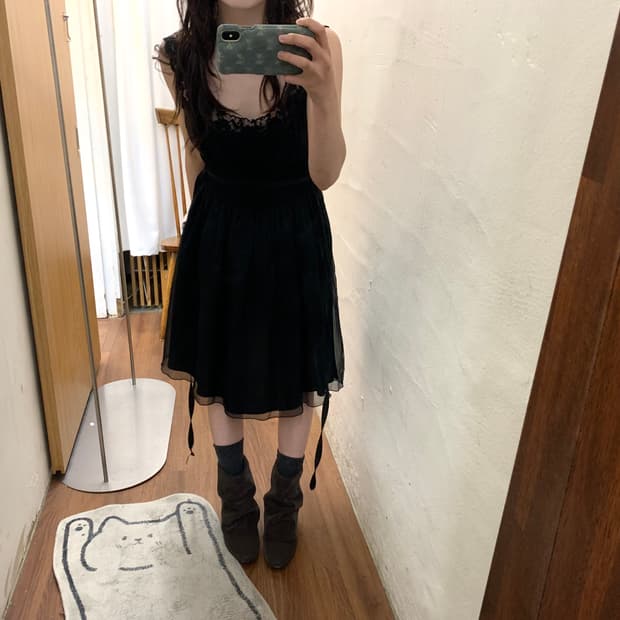 안나수이 슬리브리스 원피스 레이스 배색 허리 스트랩 디테일 블랙 k75