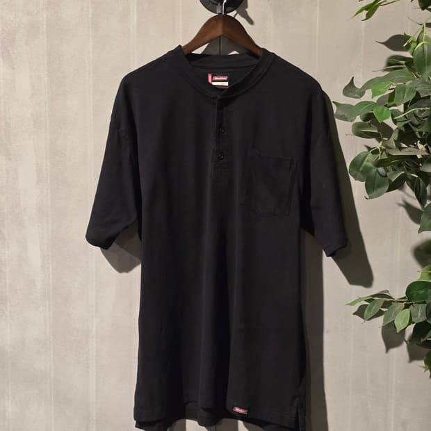 Dickies 블랙 헨리넥 포켓 티셔츠