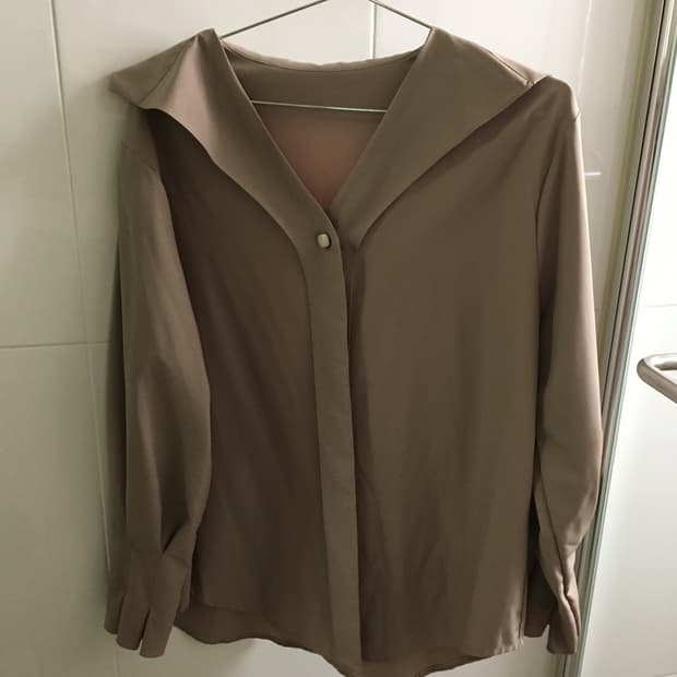 브라운 셔츠 블라우스