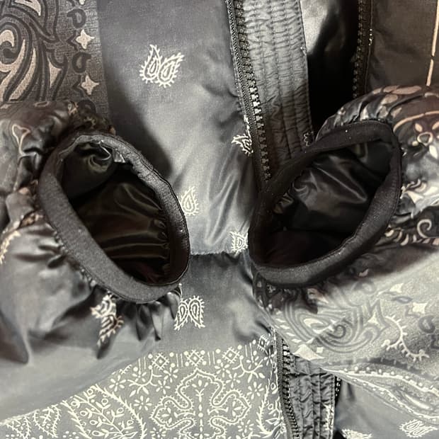 디네댓 페이즐리 패턴 패딩