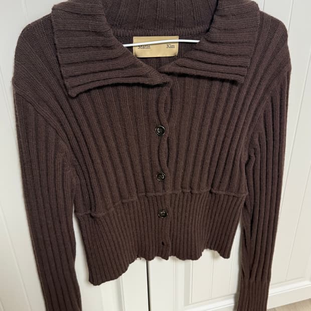 마뗑킴 세미 크롭 가디건 브라운