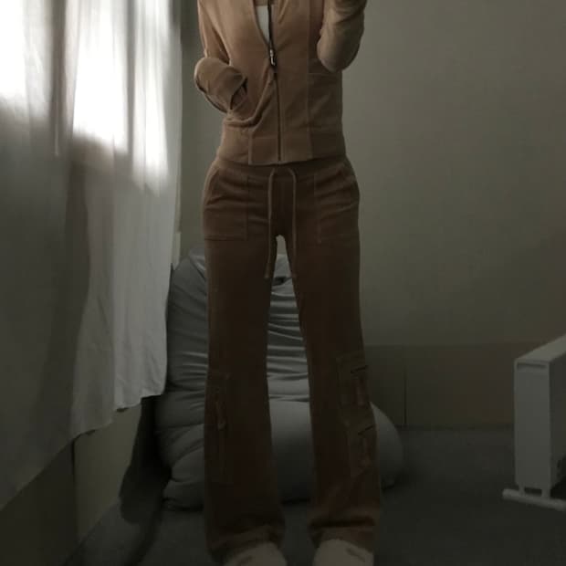 쥬씨꾸뛰르 베이지 벨벳 부츠컷 셋업