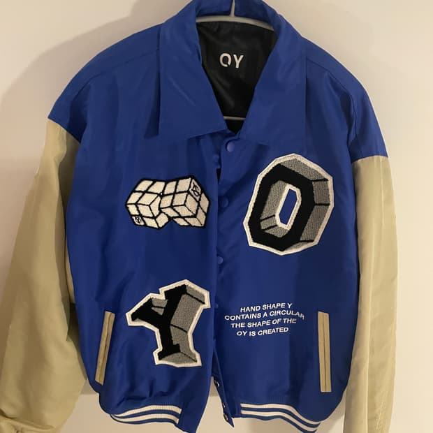 오와이 큐브 로고 바시티 자켓 블루