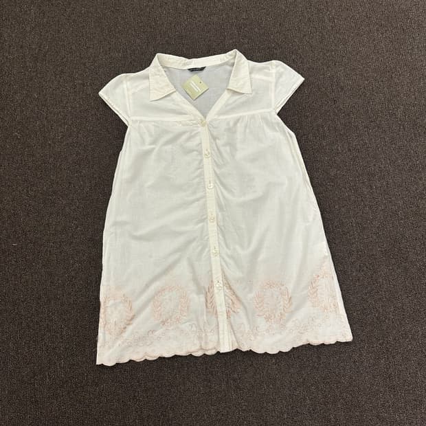L)Japanese vintage 여성 핑크 자수 화이트 반팔 셔츠