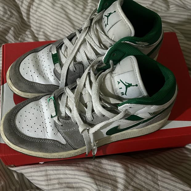 나이키 조던 1 미드 그린그레이 240
