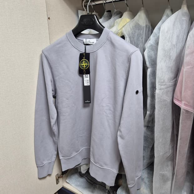 새상품 24SS스톤아일랜드 맨투맨 90-S