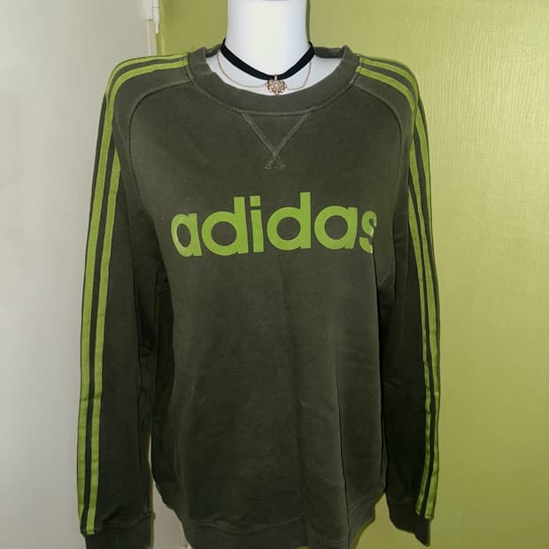 ✨Adidas✨ khaki sweatshirt 맨투맨