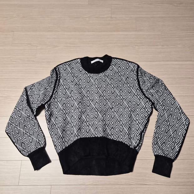 [S] 지방시 자카드 크롭 스웨터 Givenchy
