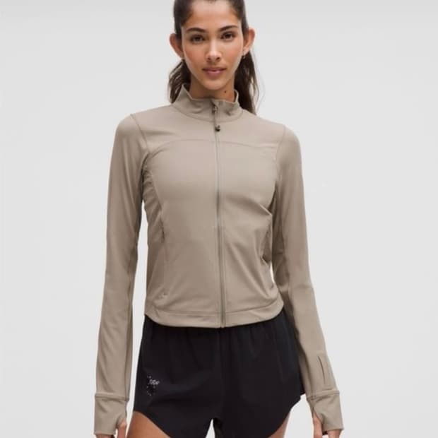 룰루레몬 라이트웨이트 uVp 러닝 재킷 6사이즈