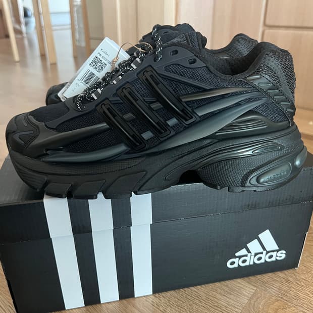 250)새상품 아디다스X퍼렐 윌리엄스 아디스타 젤리피쉬 트리플 블랙