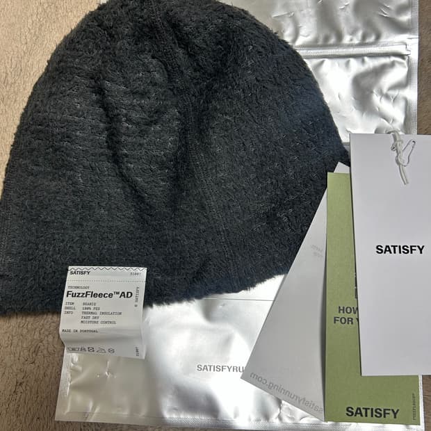 새티스파이 퍼즈 플리스 비니 니트 모자
