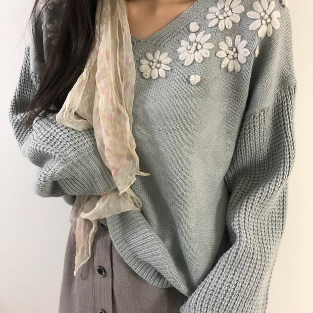 Sky Blue Flower Heart Knit