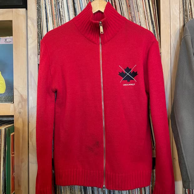 디스퀘어드 로고 자수 반폴라 니트집업