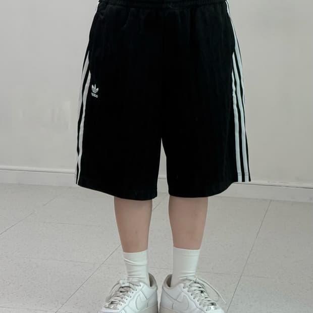아디다스 스트라이프 블랙 삼선 반바지