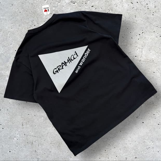 [L] 그라미치 x and wander 블랙 반팔 티셔츠 B819