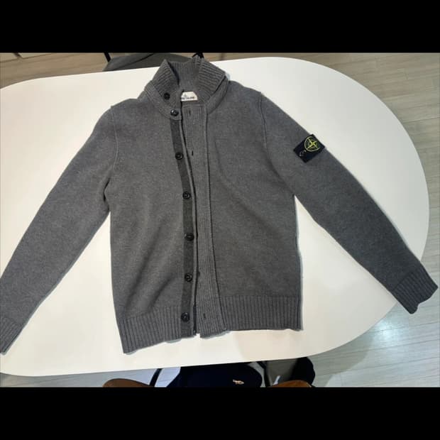 스톤아일랜드 니트 가디건 급처